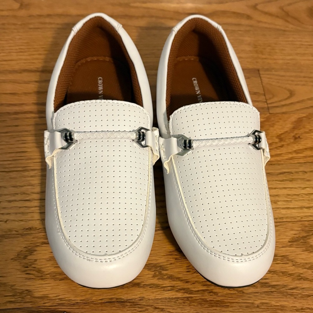 Crown Vintage White Dress Shoes with Perforated Design